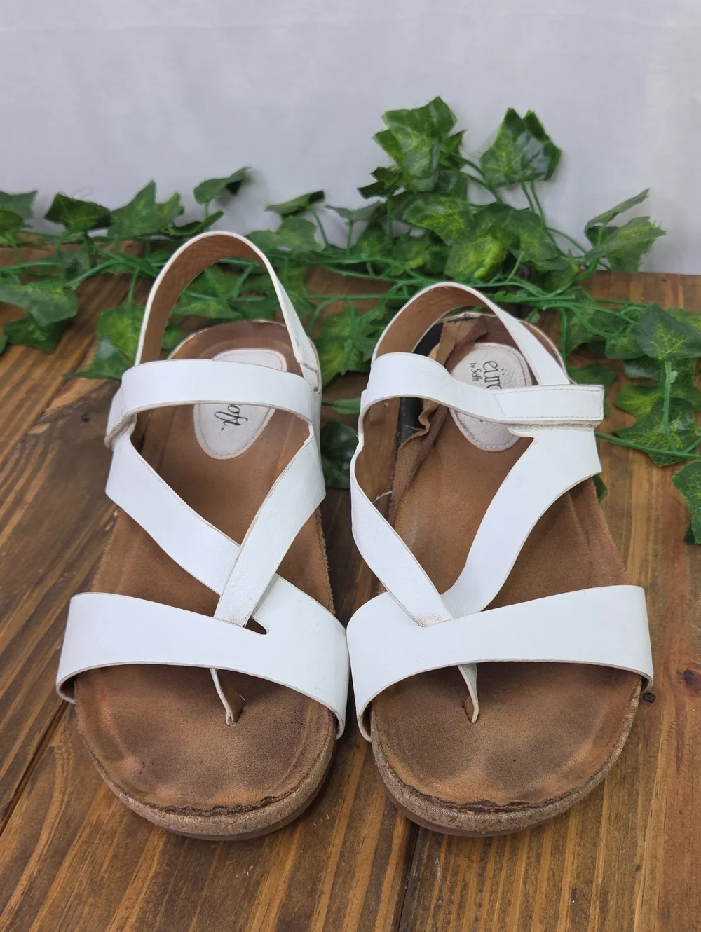Euro Soft by Sofft. White Flip Flop Sandal. Size 8M - Picture 2 of 8